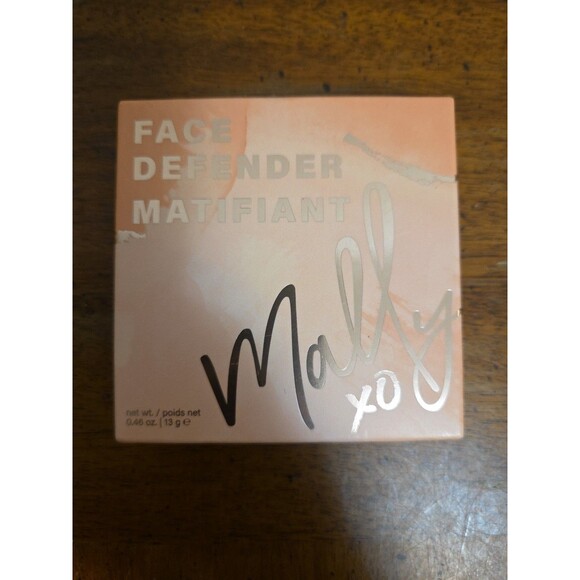 Mally XO Face Defender Matifiant .46 oz 13 g Full Size With Sponge Universal NIB - Picture 1 of 6